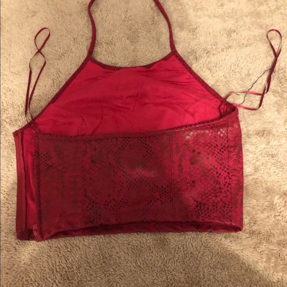 GUESS REPTILE-PRINT FAUX-SUEDE CROP HALTER - Picture 6 of 6